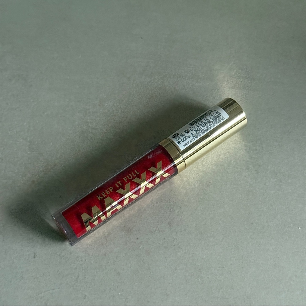 Milani Keep It Full MAXX Lip Plumper 180 Left on Read – Bold Red Gloss